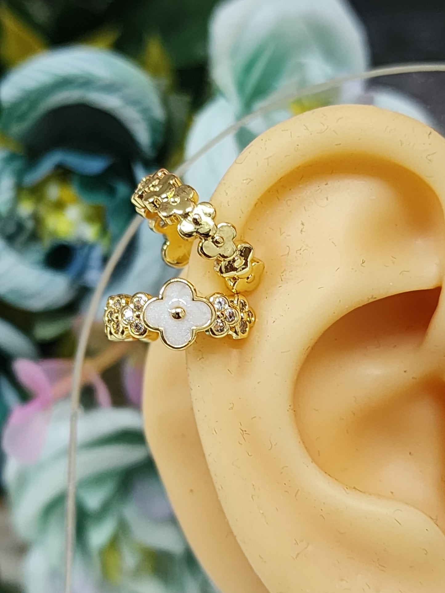 Ear cuff