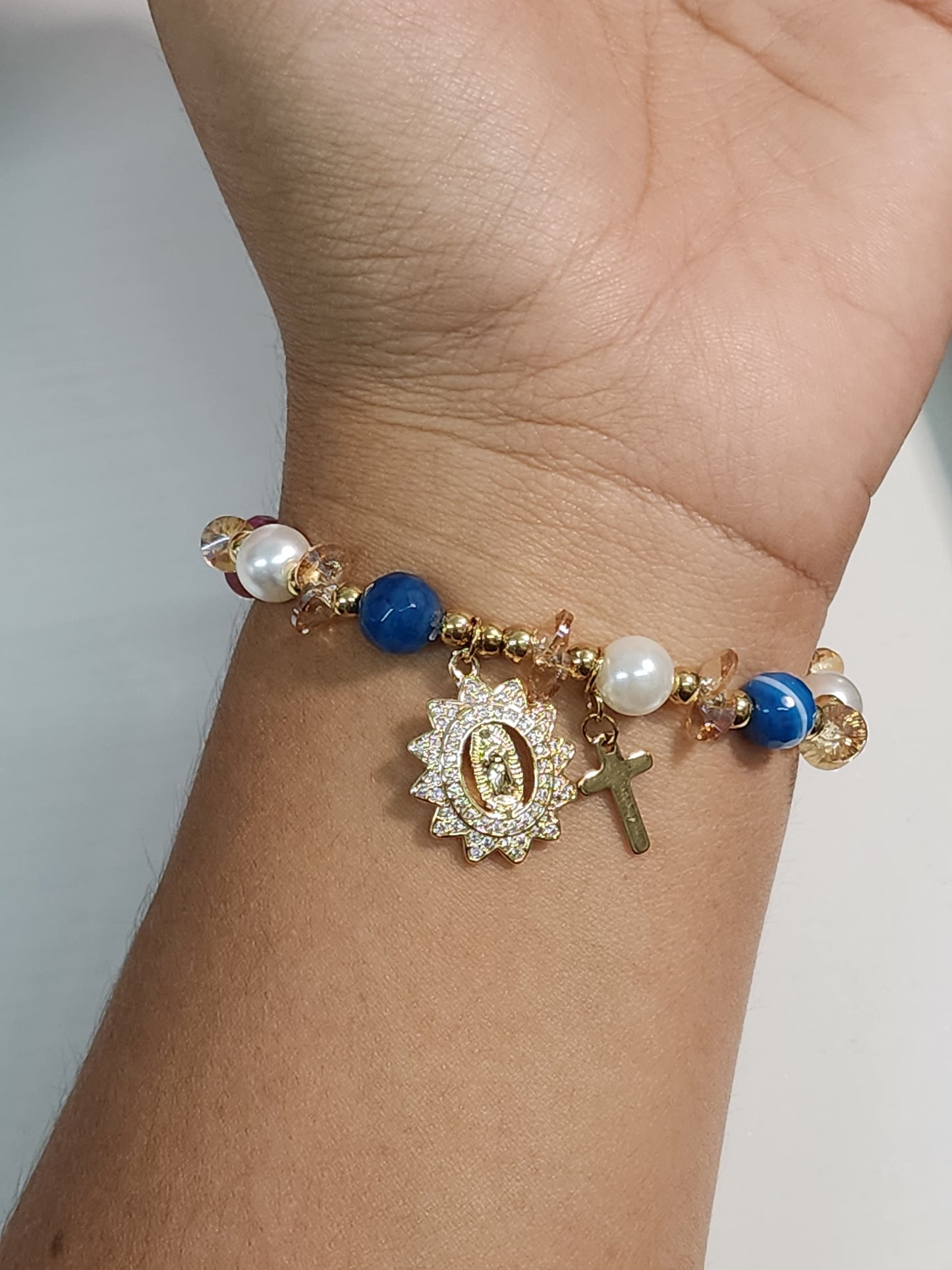 Pulsera de Piedra en colores de la Virgen